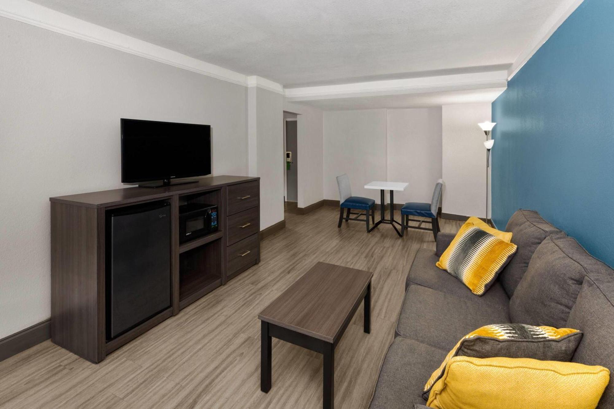 La Quinta By Wyndham Houston Sugarland Hotel